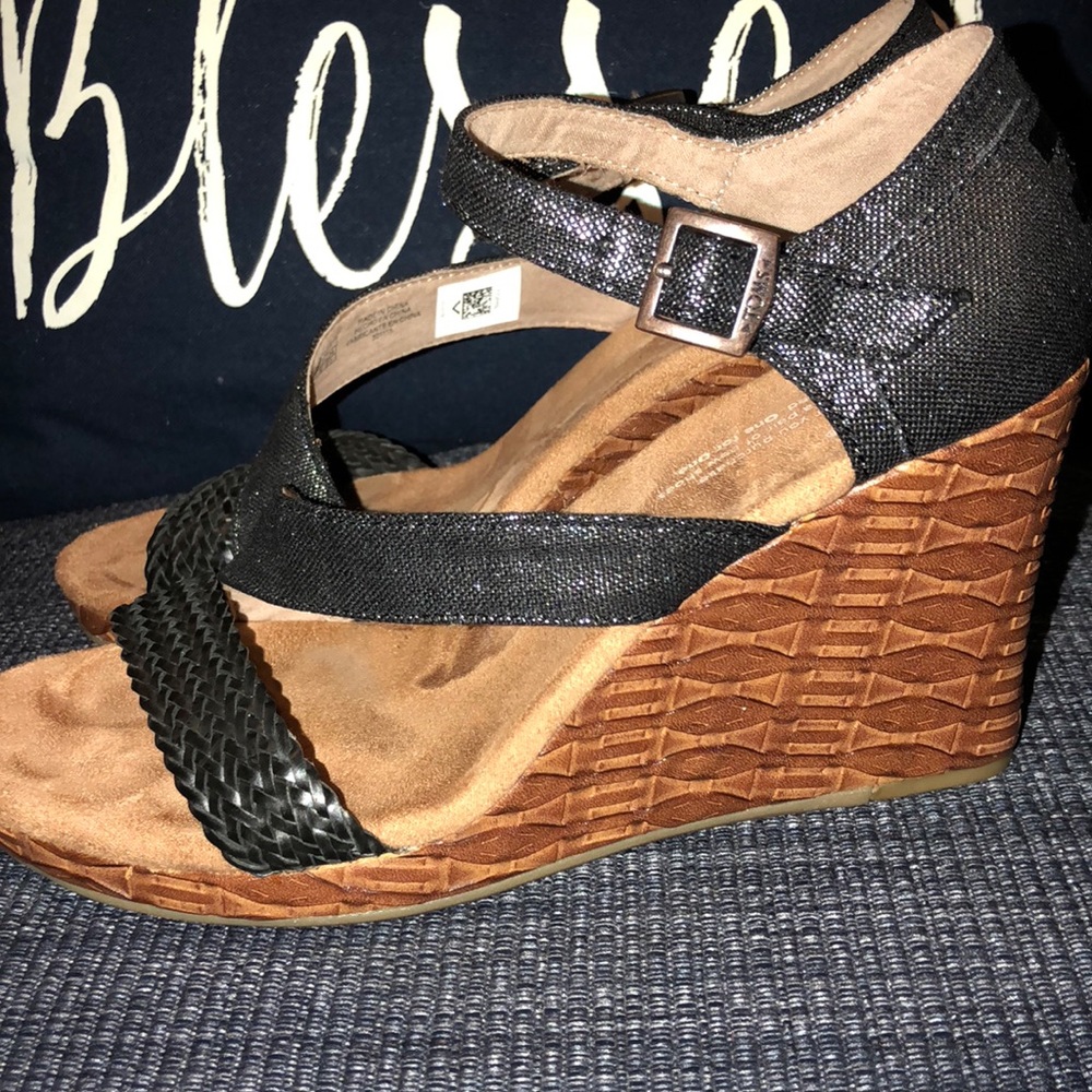 Toms wedges